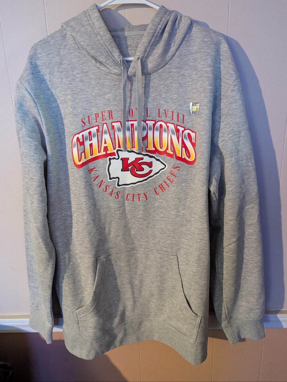 Kansas City Chiefs 'Champions' Super Bowl LVIII Hooded Sweatshirt Size 2XL Gray